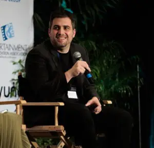 Imagem de Rafael Parlatore, diretor da MAV, falando em um evento